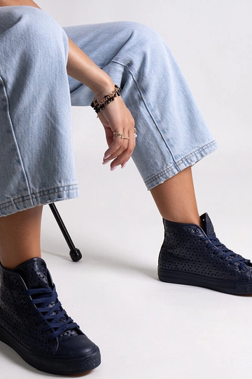 Baskets montantes ajourées...