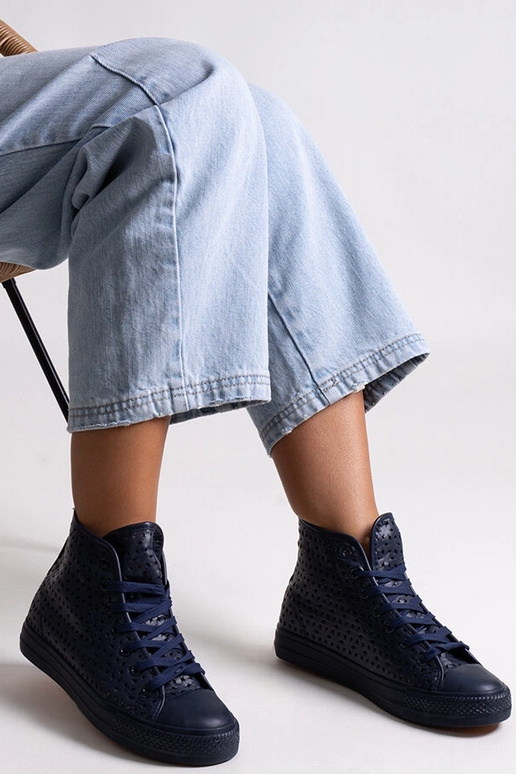 Baskets montantes ajourées bleu... Baskets montantes ajourées bleu...