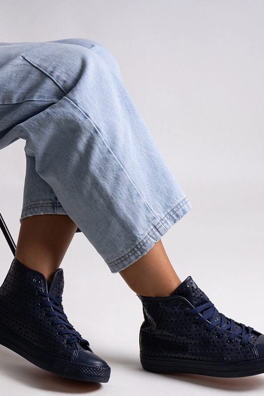 Baskets montantes ajourées bleu... Baskets montantes ajourées bleu...