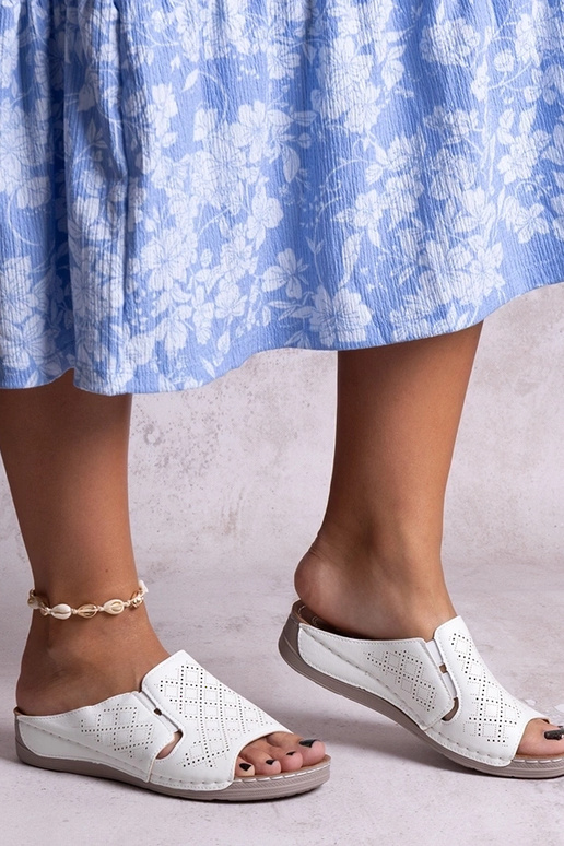 Tongs perforées blanches Marouna