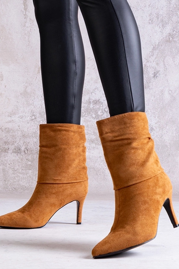 Bottines à talons hauts... 2