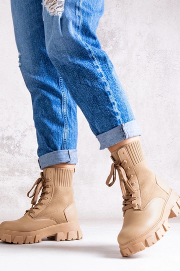 Bottines beiges à tige... 2
