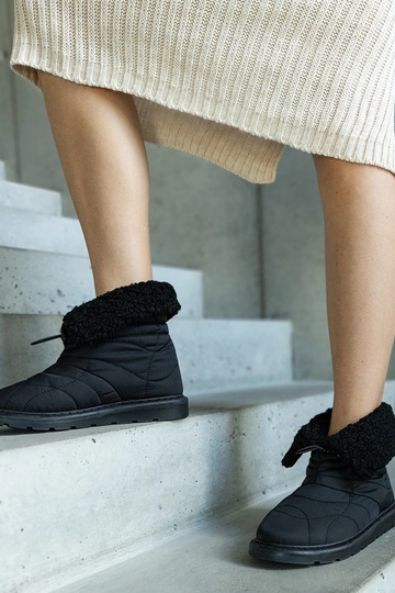 Bottes de neige isolées...