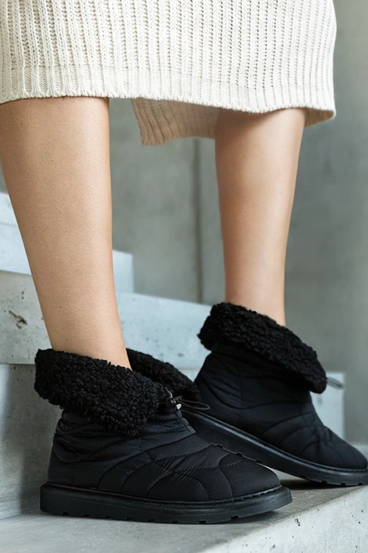 Bottes de neige isolées noires avec...