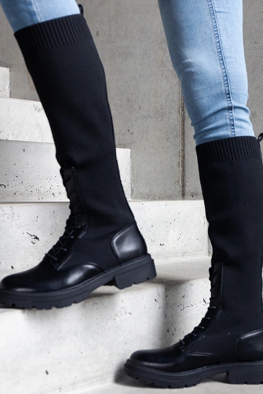 Bottines noires à enfiler avec tige... Bottines noires à enfiler avec tige...