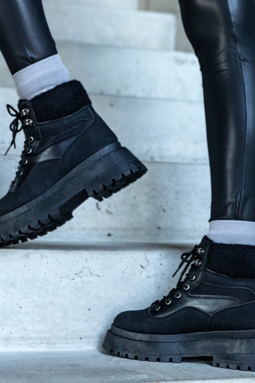 Bottes de randonnée noires...