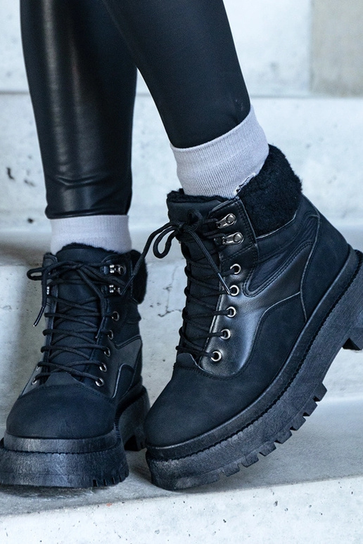 Bottes de randonnée noires à semelles... Bottes de randonnée noires à semelles...