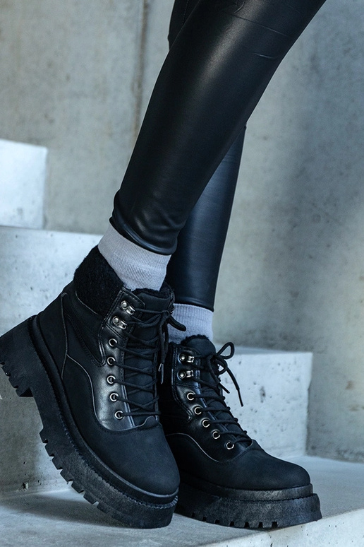 Bottes de randonnée noires à semelles... Bottes de randonnée noires à semelles...