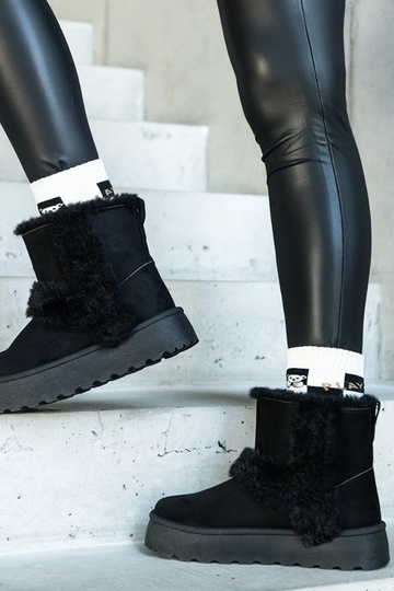 Bottes de neige en éco-suède noir sur la plateforme décorées de fourrure Peters