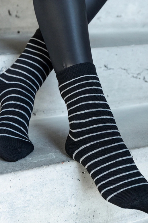 Chaussettes chaudes noires et... Chaussettes chaudes noires et...