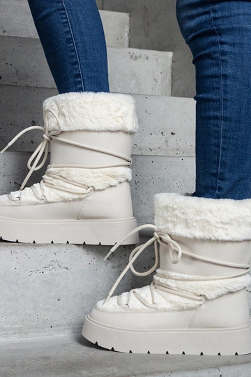 Bottes de neige à lacets...