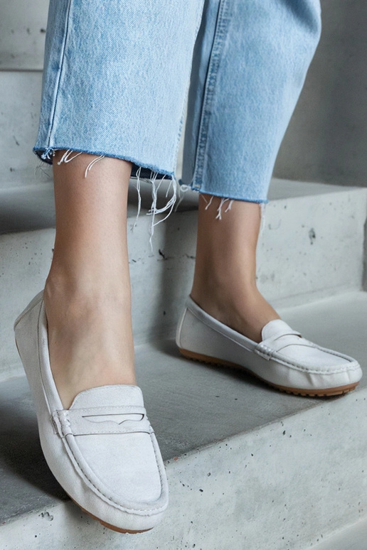 Mocassins gris en daim synthétique...