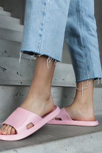 Chaussons en mousse rose... 2