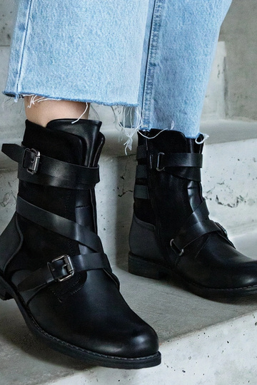 Botines noirs isolés à... 2