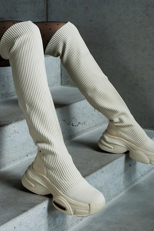 Bottines beiges à enfiler avec tiges...