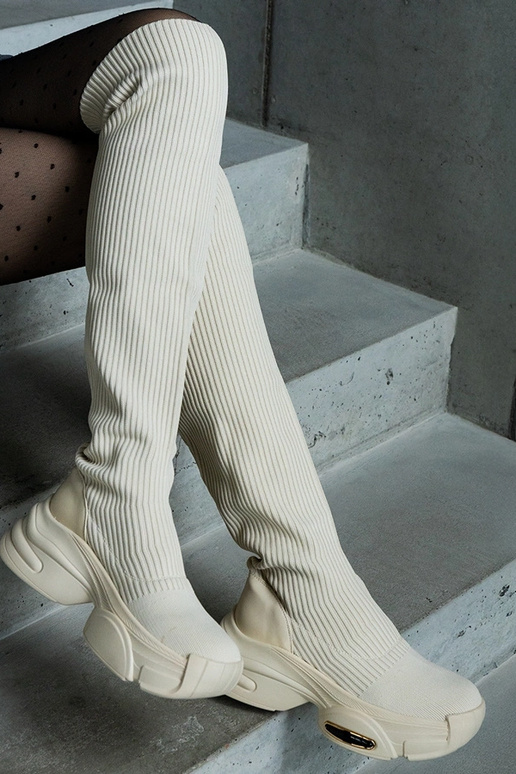 Bottines beiges à enfiler avec tiges...