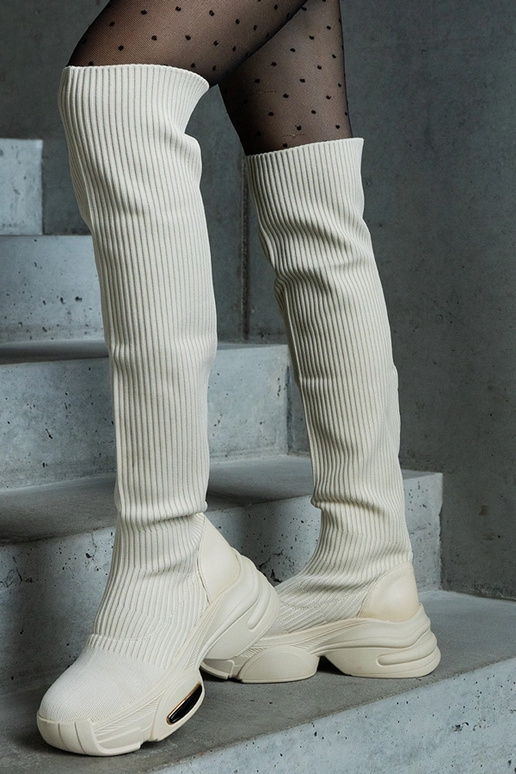 Bottines beiges à enfiler avec tiges...