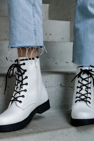 Bottes de travail isolées...