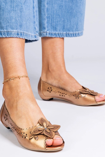 Ballerines dorées à bout... 2