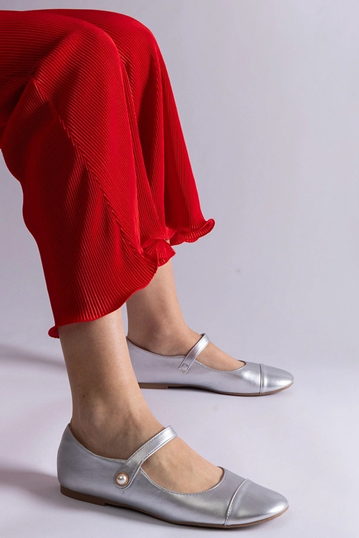 Ballerines à bout vernis argenté avec...