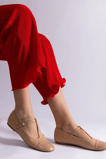 Ballerines en cuir verni...