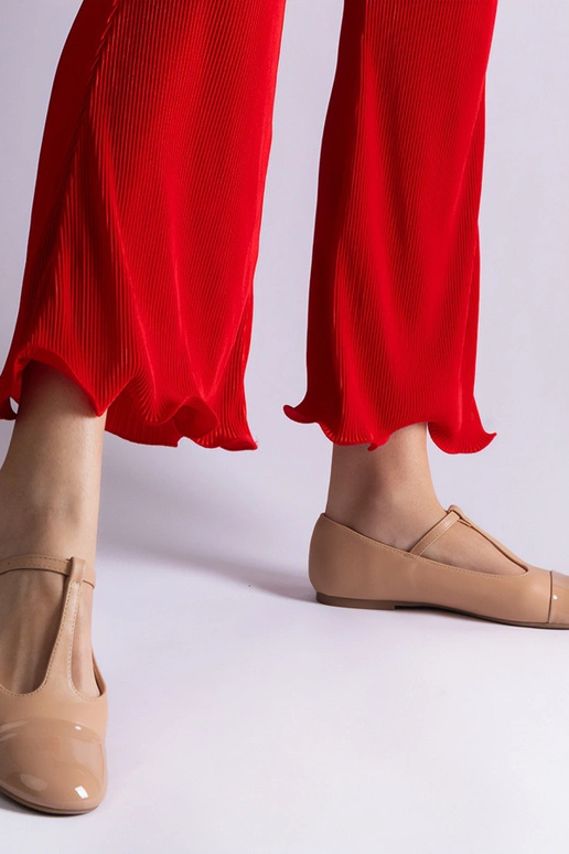 Ballerines en cuir verni beige avec...