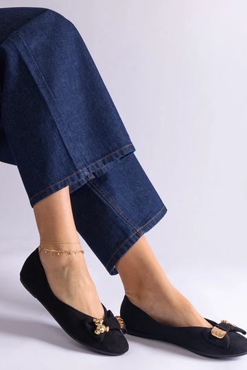 Ballerines noires ornées d'un noeud et d'une broche Esdras