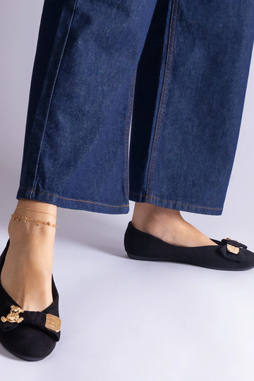 Ballerines noires ornées... 2