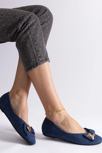 Ballerines bleu marine ornées d'un noeud et d'une broche Esdras