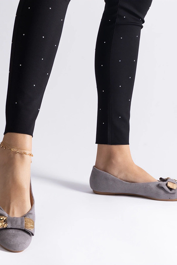 Ballerines grises ornées d'un noeud et d'une broche Esdras 2
