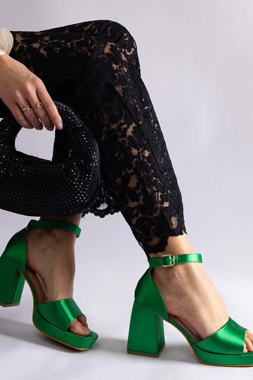 Sandales à talons épais en...