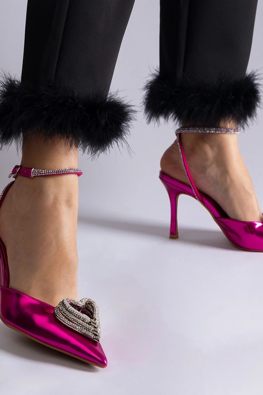 Escarpins roses à bout ouvert ornés...