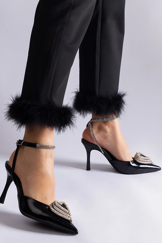 Escarpins noirs à talon ouvert ornés...