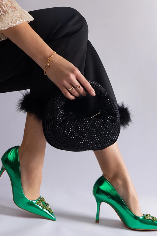 Escarpins en cuir verni vert décorés...