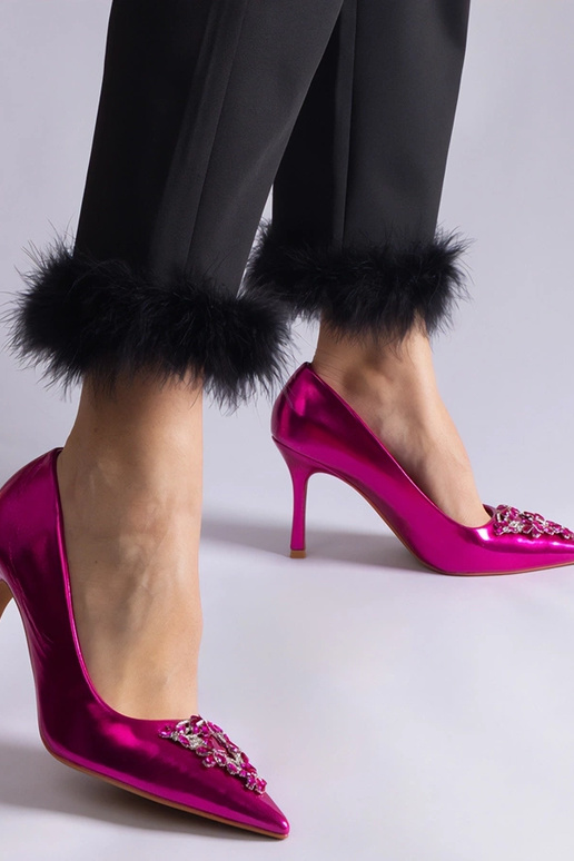 Escarpins en cuir verni rose décorés...