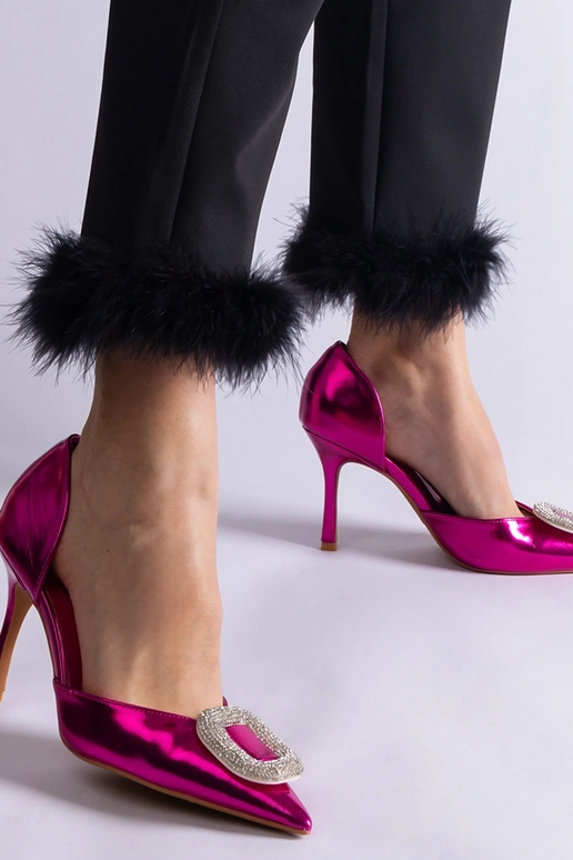 Escarpins roses décorés de zircons...