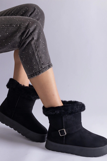 Bottes de neige noires...