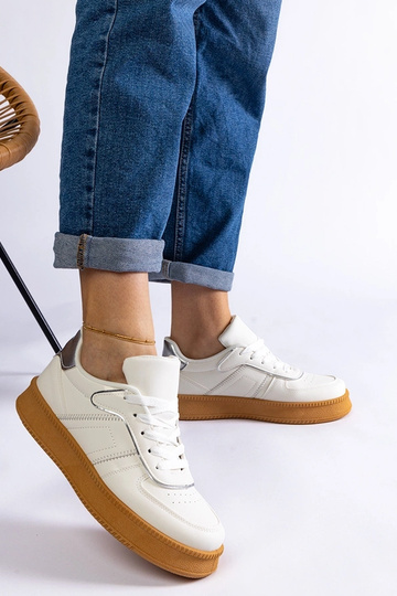 Baskets à lacets blanches... 2