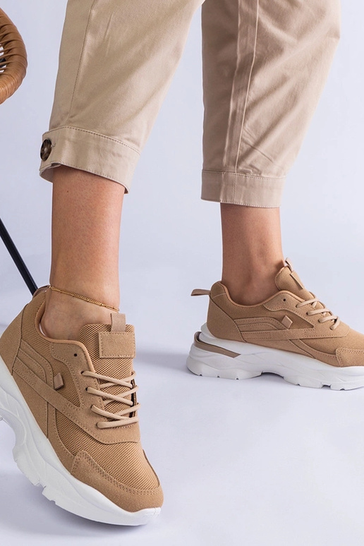 Baskets marron avec une semelle plus...