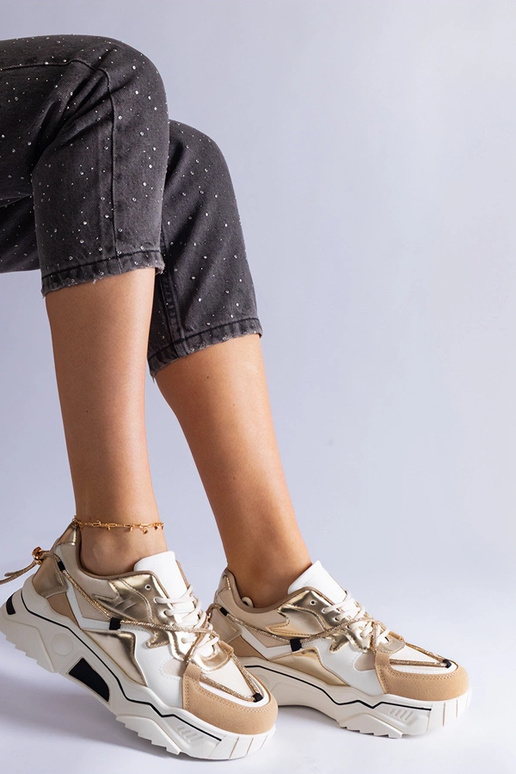 Baskets beiges ornées d'un cordon en...