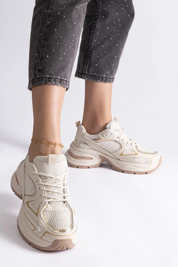 Baskets beiges avec une semelle massive Adom