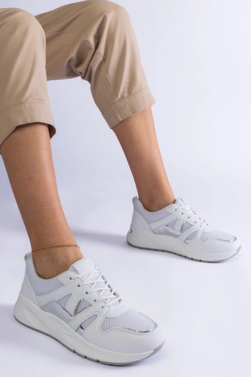 Baskets blanches à semelle...