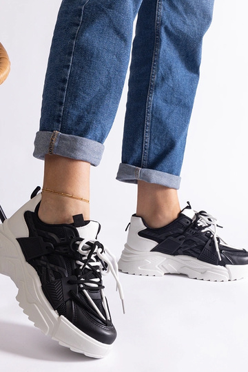 Baskets de sport noires... 2