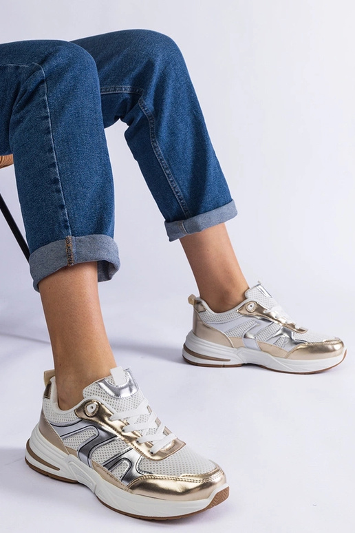 Baskets de sport en tissu avec... Baskets de sport en tissu avec...