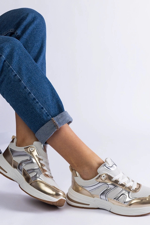 Baskets de sport en tissu avec... Baskets de sport en tissu avec...