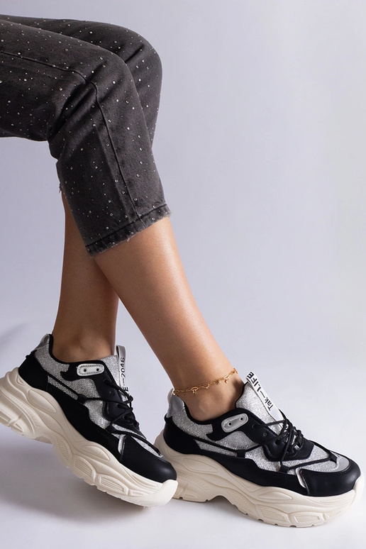 Baskets noires avec empiècements...