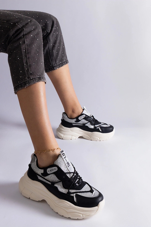 Baskets noires avec empiècements...