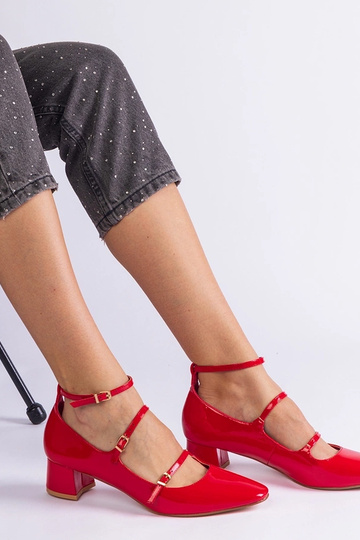 Escarpins rouges vernis...