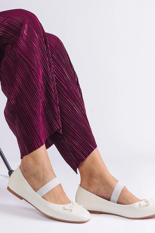 Ballerines blanches avec élastique et...