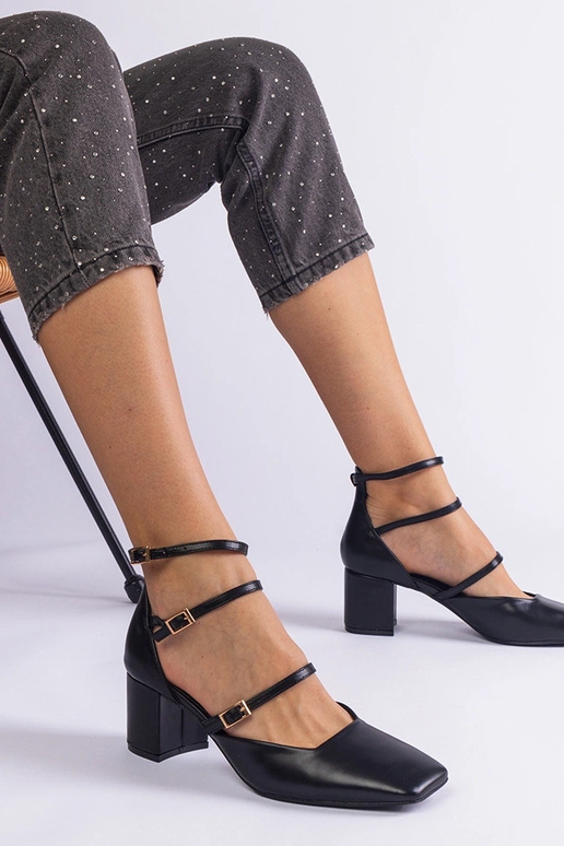 Escarpins noirs à talon bloc et... Escarpins noirs à talon bloc et...